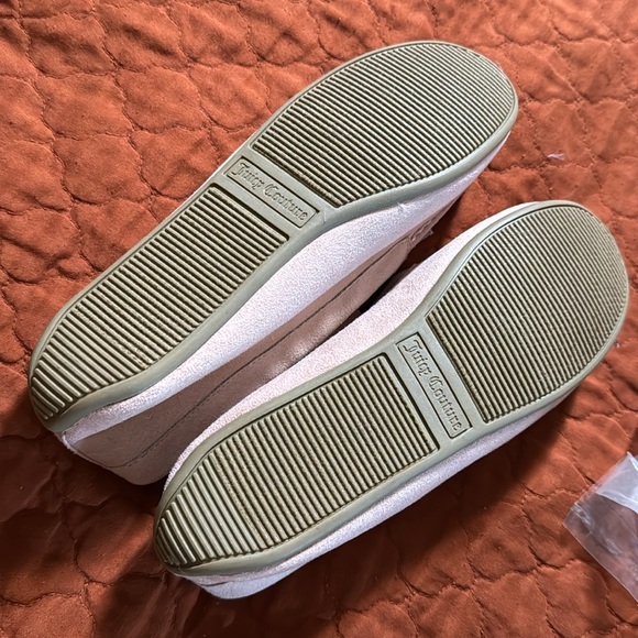 NEW-Juicy Couture Light Pink Fuzzy Bling Moccasin Slippers - Picture 3 of 3